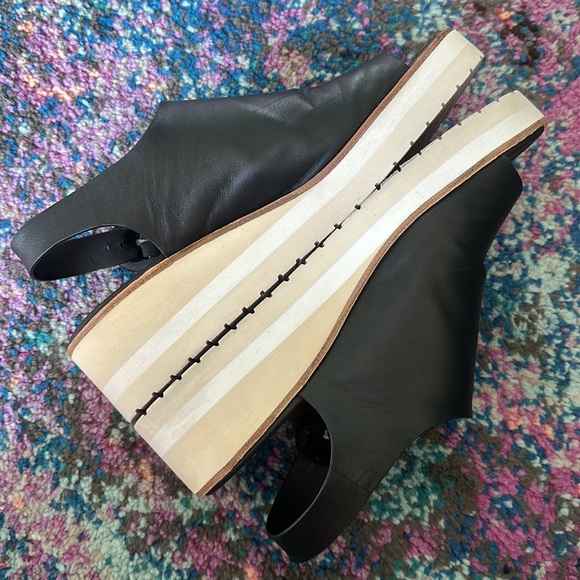 🖤VINCE Shelby Wedge Heel Sandals🖤 - Picture 6 of 16